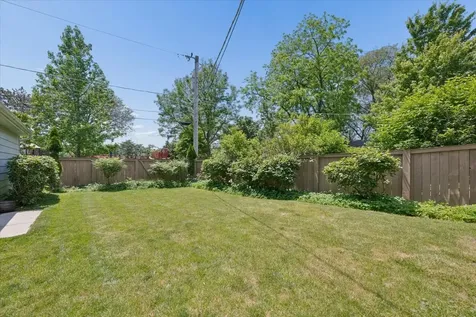 1620 Elder Lane Northfield IL 60093