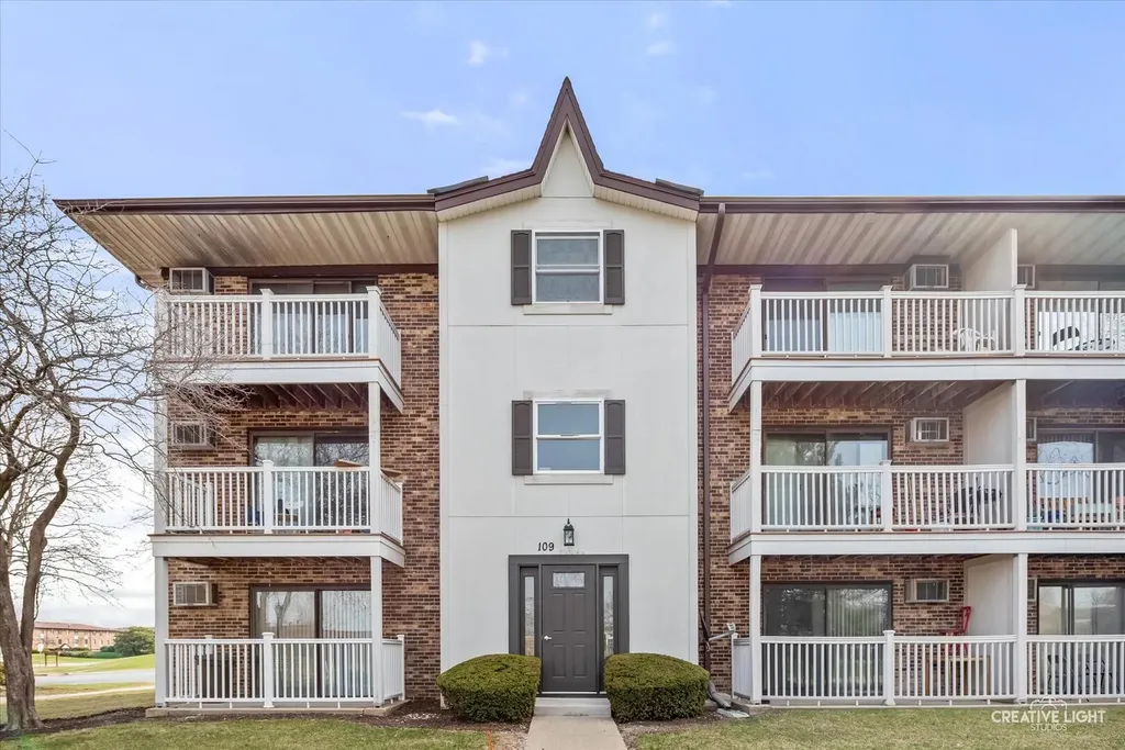 109 Gregory Street Aurora IL 60504