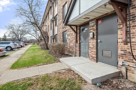 109 Gregory Street Aurora IL 60504