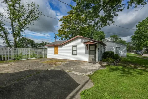 197 North Cleveland Avenue Bradley IL 60915