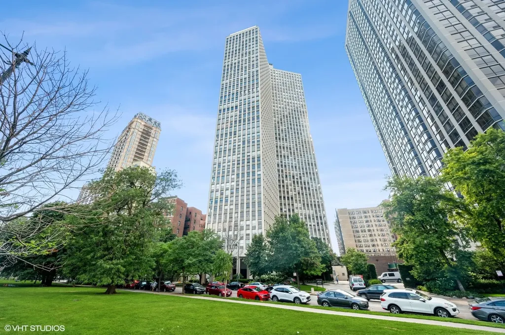 2626 North Lakeview Avenue Chicago IL 60614