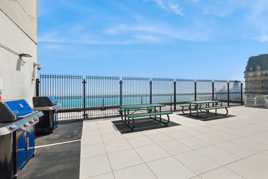 2626 North Lakeview Avenue Chicago IL 60614