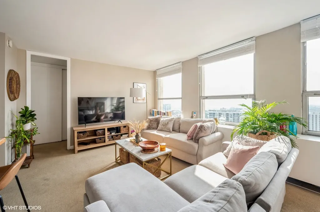 2626 North Lakeview Avenue Chicago IL 60614