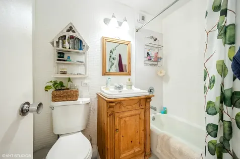 2626 North Lakeview Avenue Chicago IL 60614