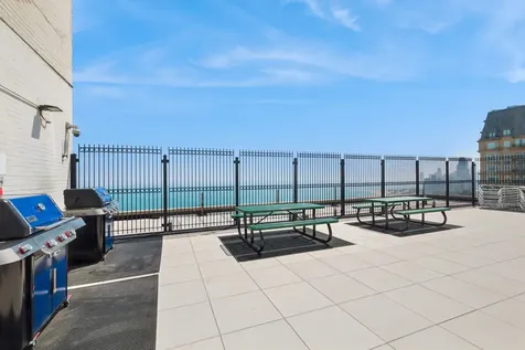2626 North Lakeview Avenue Chicago IL 60614