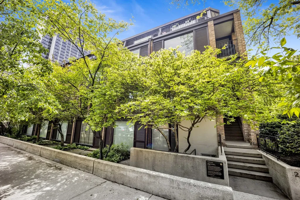 235 West Eugenie Street Chicago IL 60614