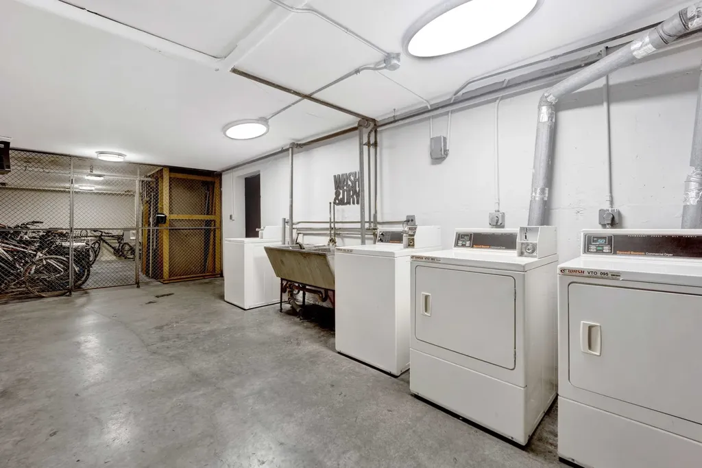 235 West Eugenie Street Chicago IL 60614