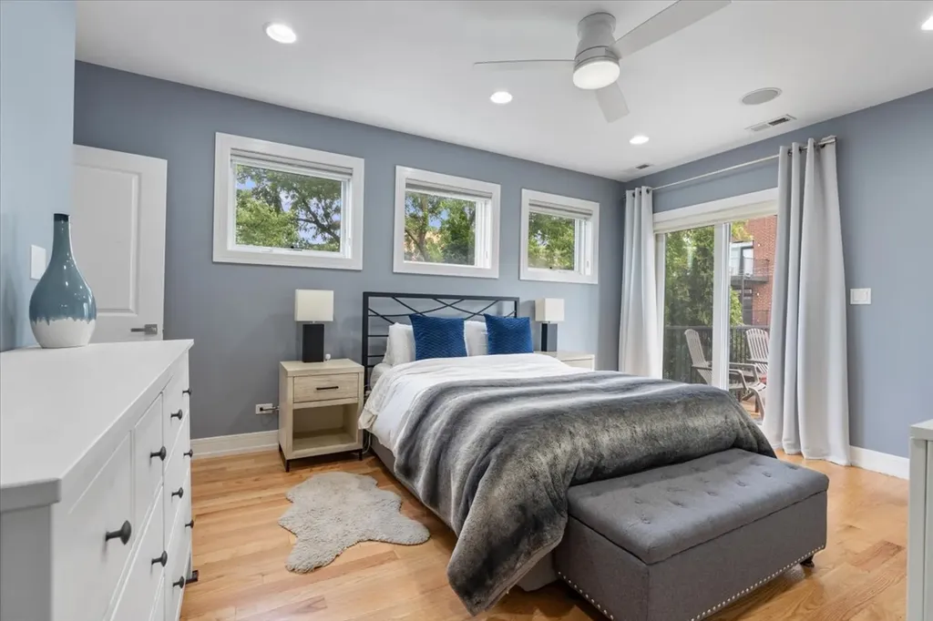 821 West Roscoe Street Chicago IL 60657