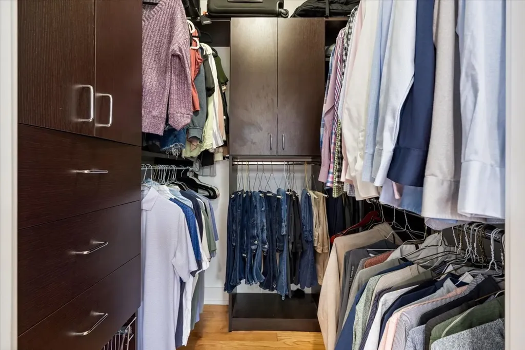 821 West Roscoe Street Chicago IL 60657