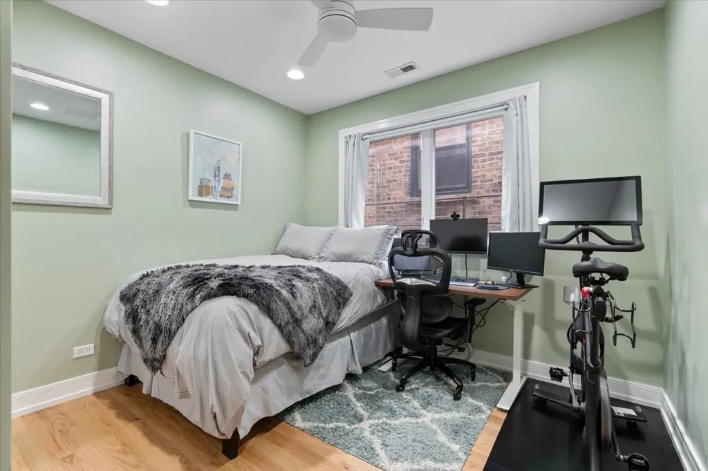 821 West Roscoe Street Chicago IL 60657