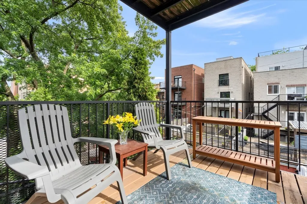 821 West Roscoe Street Chicago IL 60657