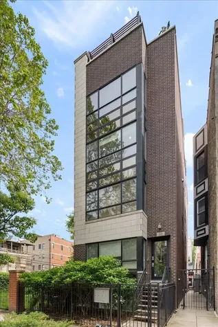 821 West Roscoe Street Chicago IL 60657