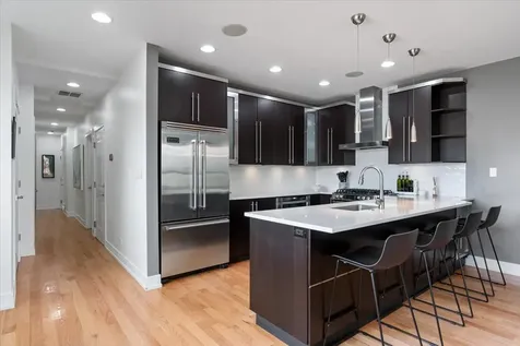 821 West Roscoe Street Chicago IL 60657