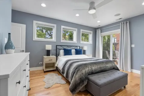 821 West Roscoe Street Chicago IL 60657