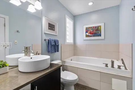 821 West Roscoe Street Chicago IL 60657