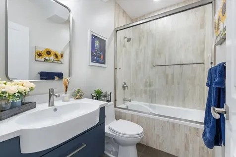 821 West Roscoe Street Chicago IL 60657