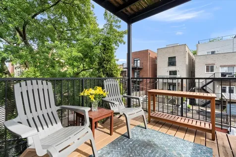 821 West Roscoe Street Chicago IL 60657