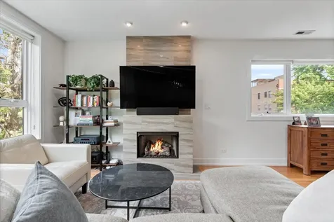 821 West Roscoe Street Chicago IL 60657