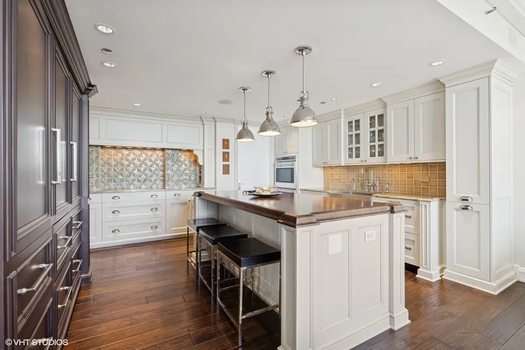 180 East Pearson Street Chicago IL 60611