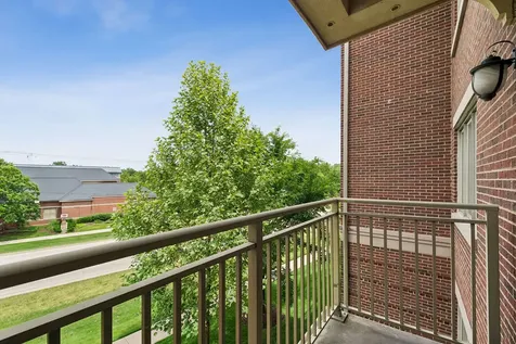 405 Village Green Court Lincolnshire IL 60069