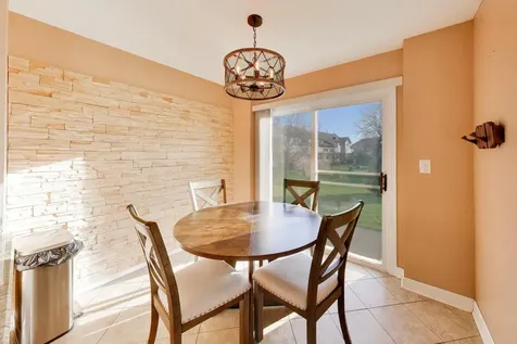 1422 Welland Court Roselle IL 60172