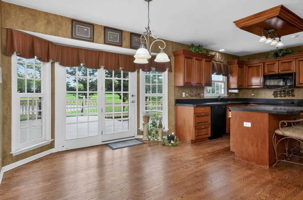 26W248 Tuckaway Court Winfield IL 60190