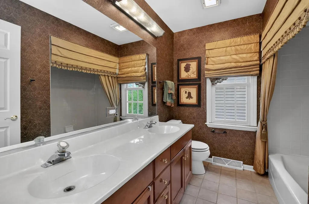 26W248 Tuckaway Court Winfield IL 60190