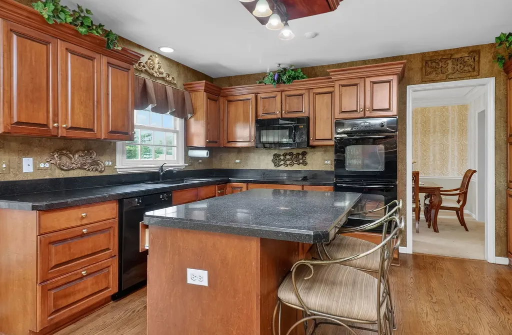 26W248 Tuckaway Court Winfield IL 60190