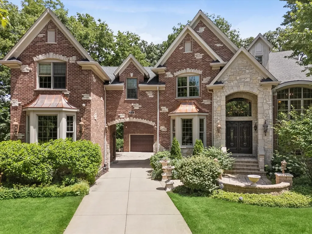 616 Driftwood Court Naperville IL 60540