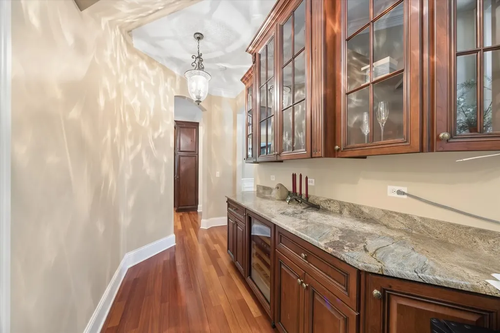 616 Driftwood Court Naperville IL 60540