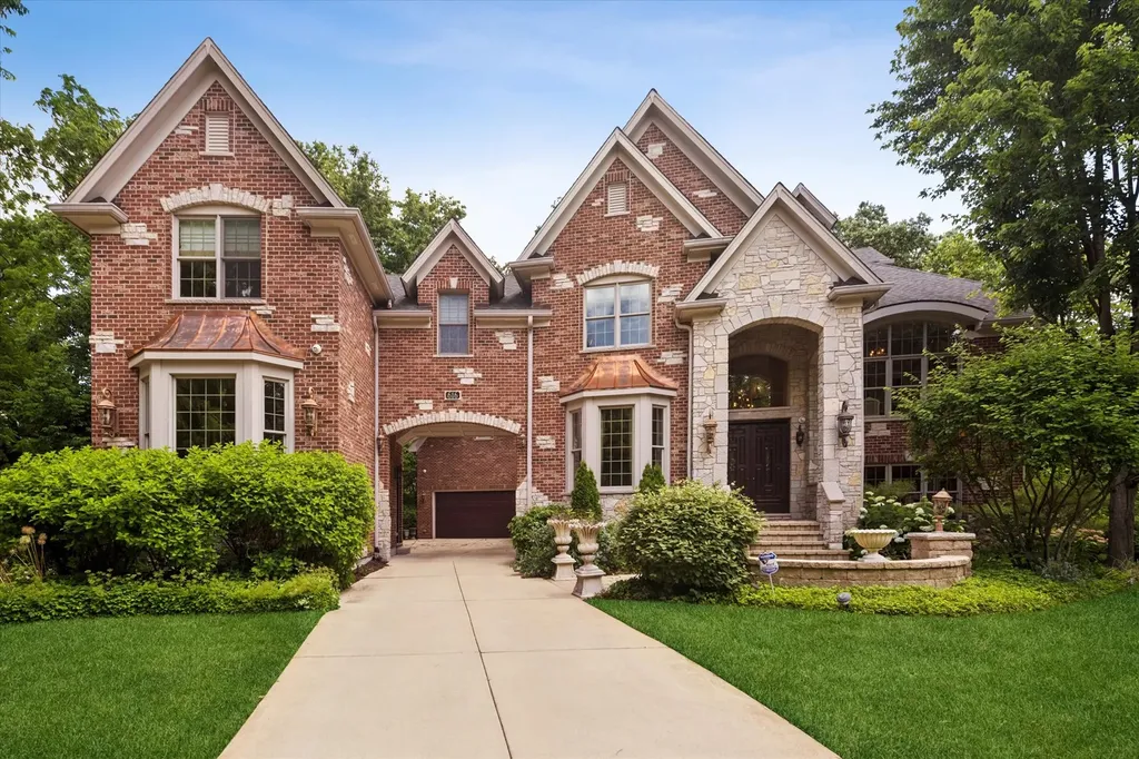 616 Driftwood Court Naperville IL 60540