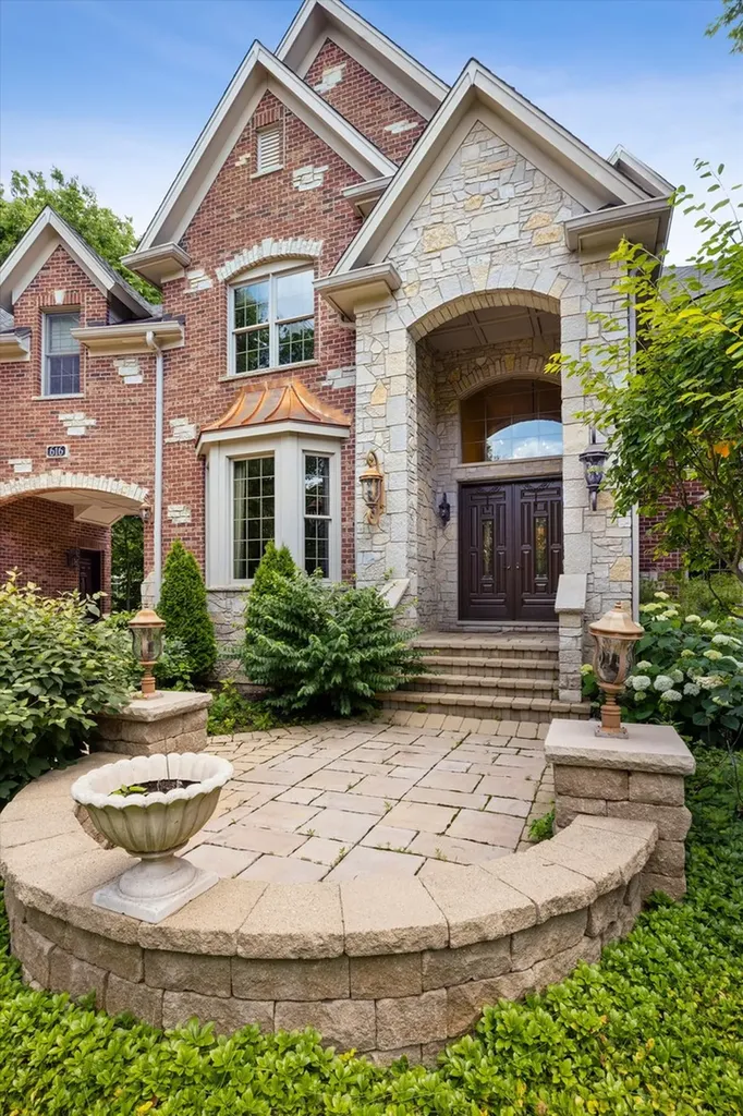 616 Driftwood Court Naperville IL 60540