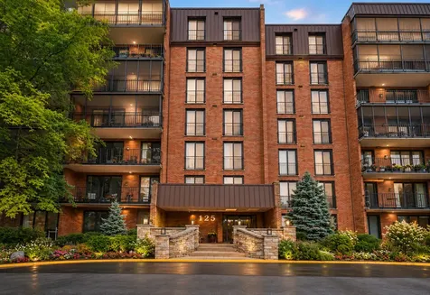 125 Acacia Circle Indian Head Park IL 60525