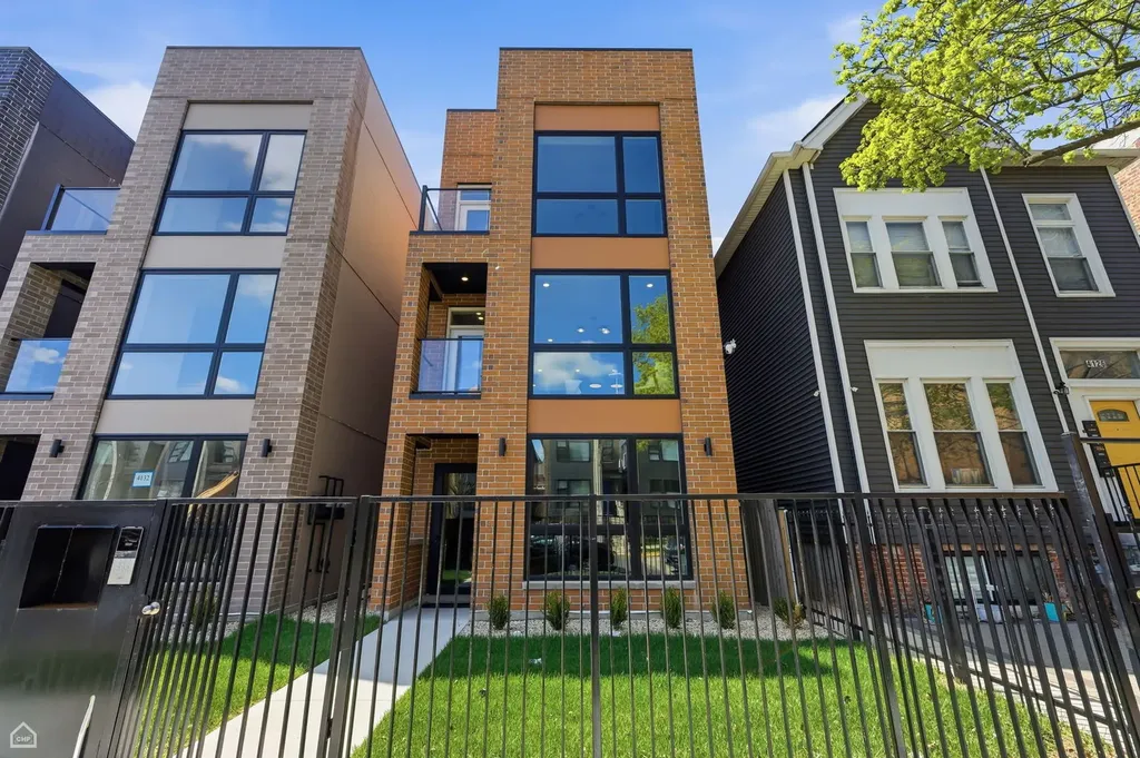 4130 South Calumet Avenue Chicago IL 60653