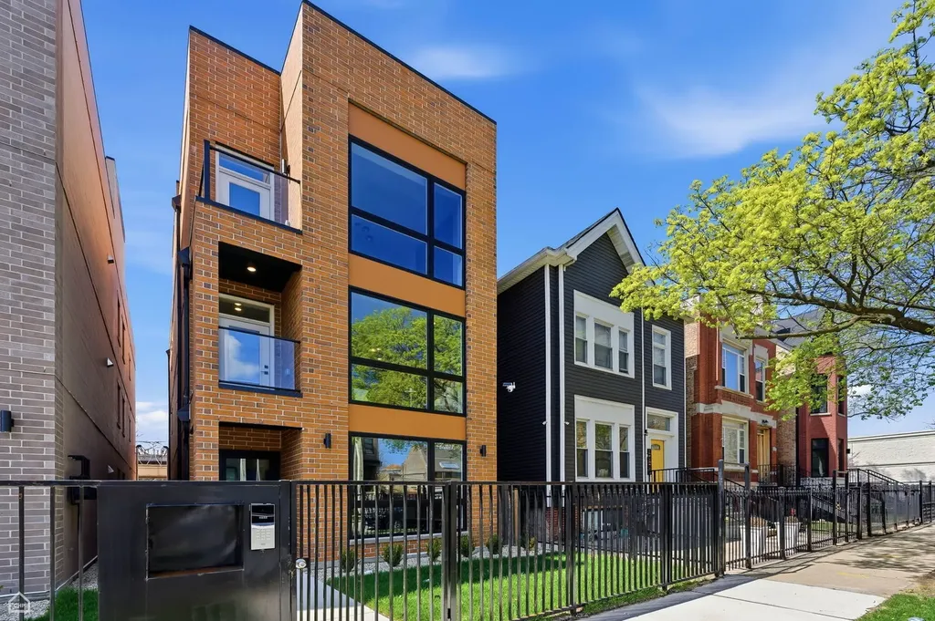 4130 South Calumet Avenue Chicago IL 60653