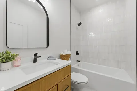 4130 South Calumet Avenue Chicago IL 60653