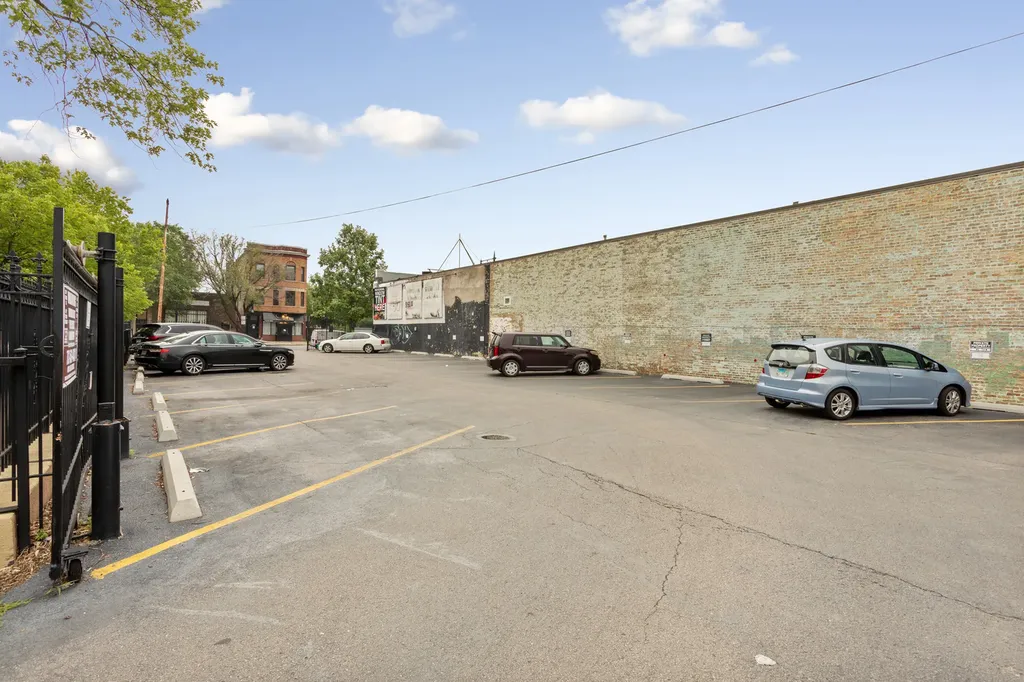 3273 West Fullerton Avenue Chicago IL 60647