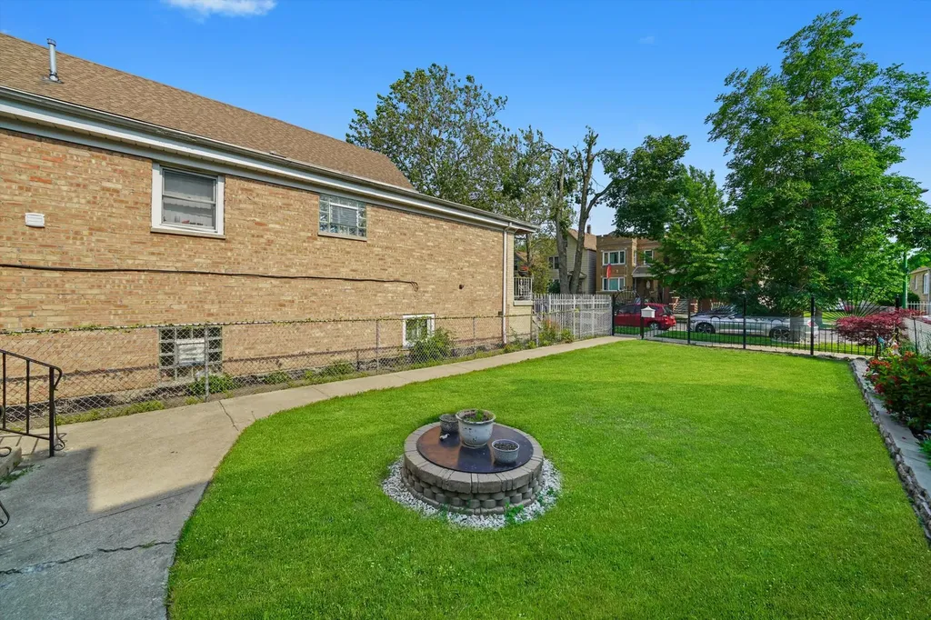 5512 West Wrightwood Avenue Chicago IL 60639