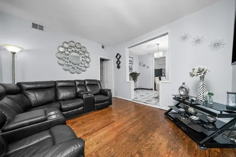 5512 West Wrightwood Avenue Chicago IL 60639