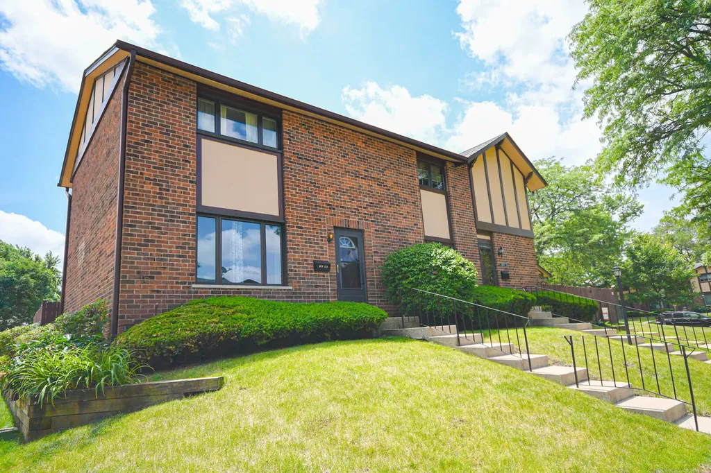 18W177 Lowell Lane Villa Park IL 60181