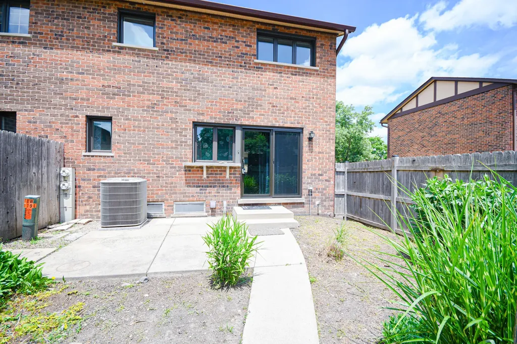 18W177 Lowell Lane Villa Park IL 60181