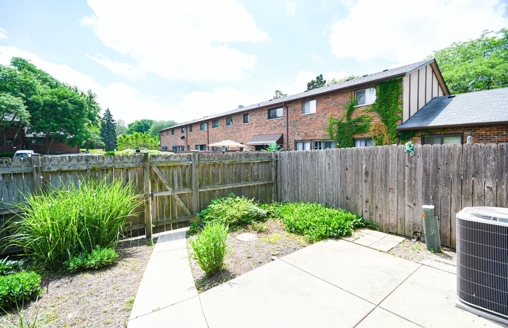 18W177 Lowell Lane Villa Park IL 60181