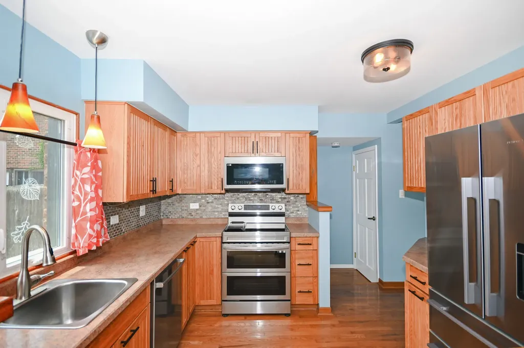 18W177 Lowell Lane Villa Park IL 60181