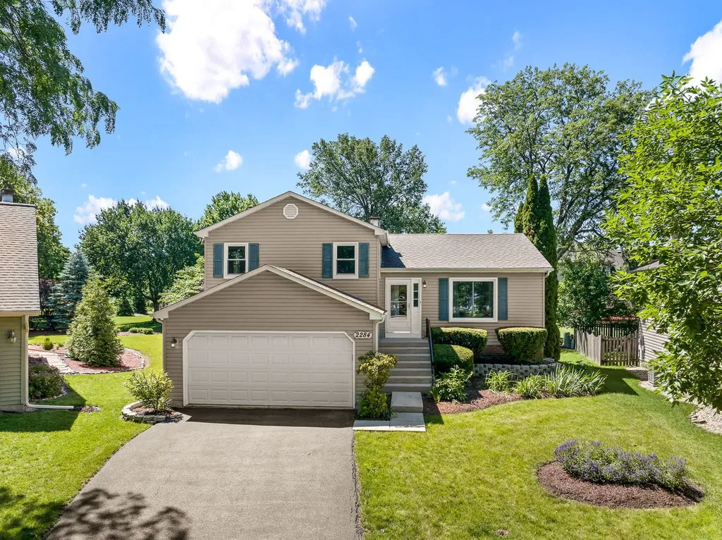 2284 Briarhill Drive Naperville IL 60565