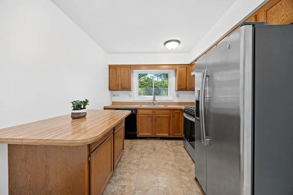 2284 Briarhill Drive Naperville IL 60565