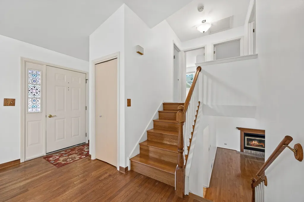 2284 Briarhill Drive Naperville IL 60565