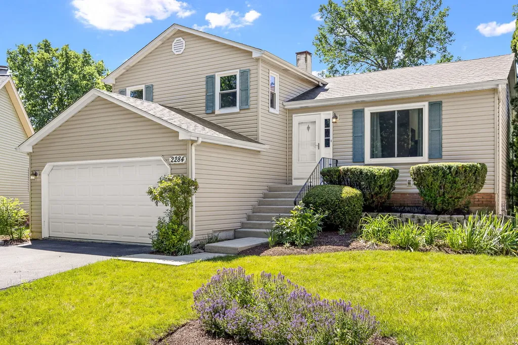 2284 Briarhill Drive Naperville IL 60565