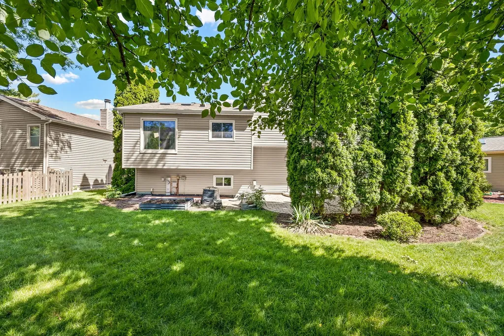 2284 Briarhill Drive Naperville IL 60565