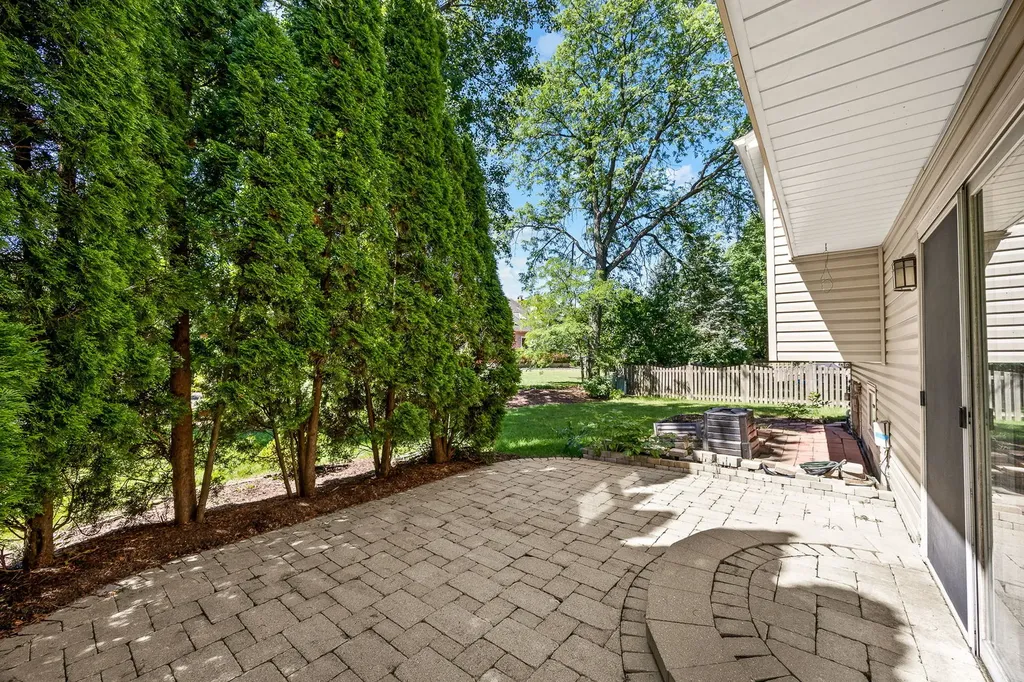 2284 Briarhill Drive Naperville IL 60565