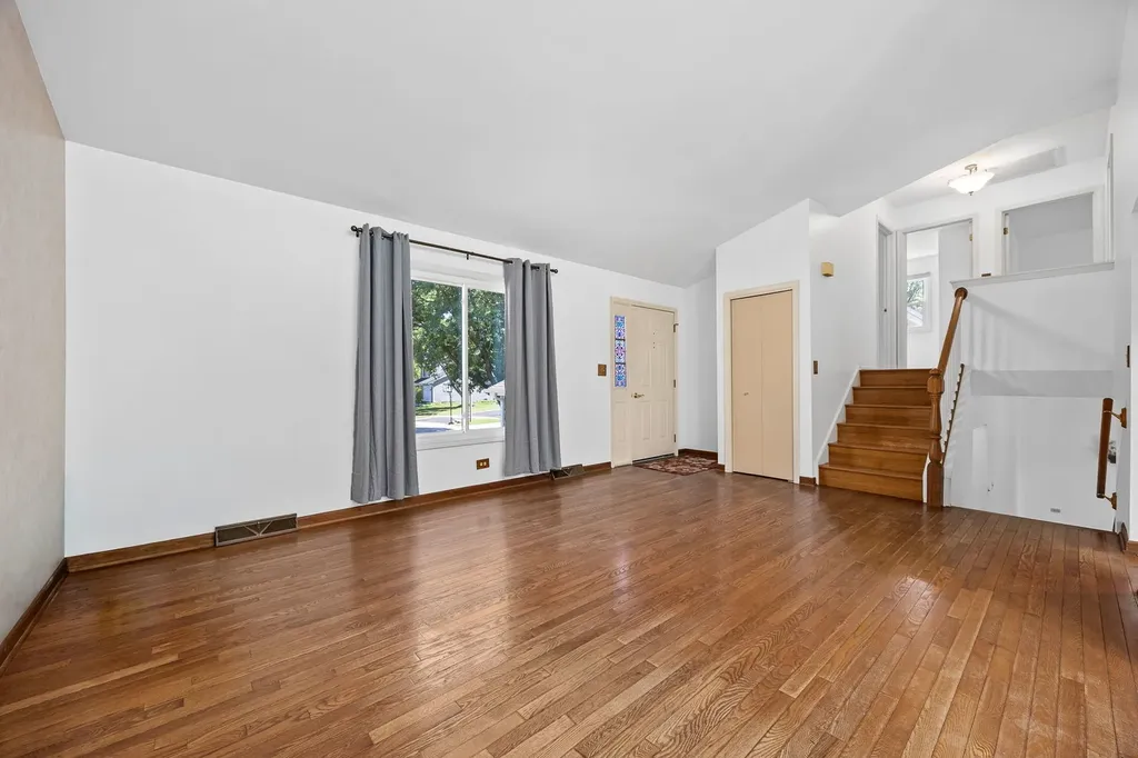 2284 Briarhill Drive Naperville IL 60565